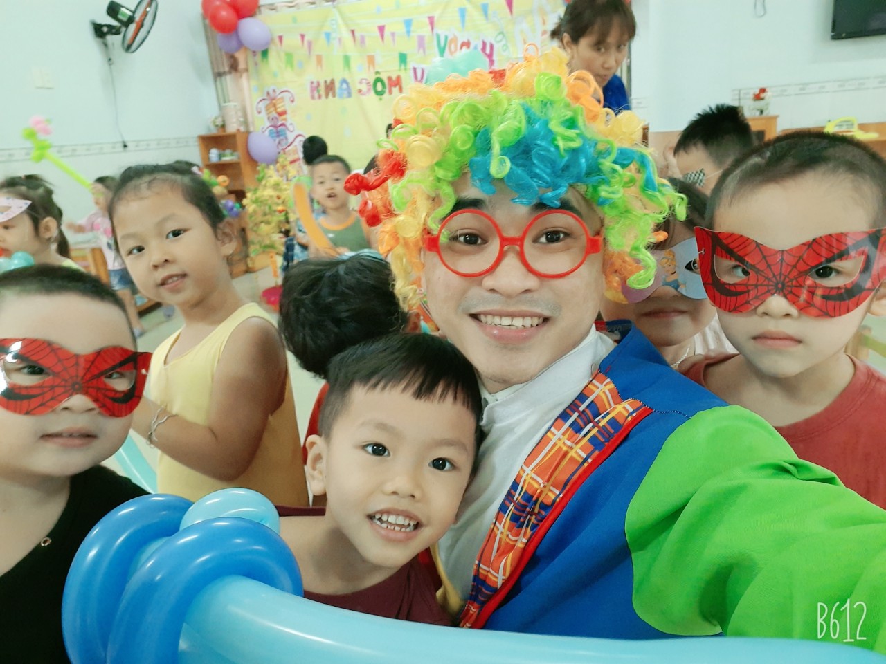 thuê chú hề dẫn chương trình