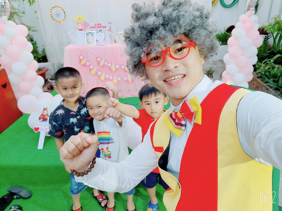 chú hề bong bóng hcm