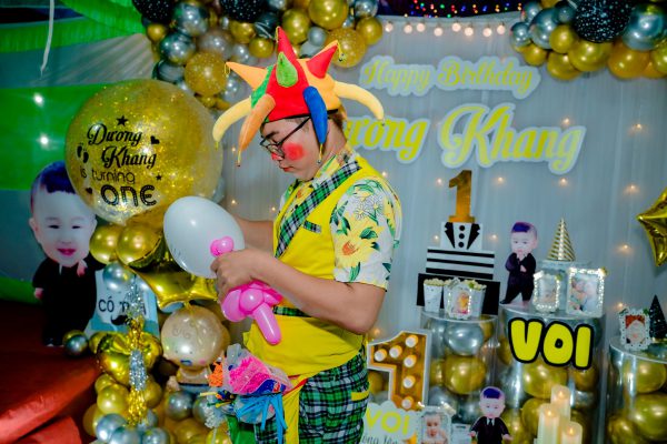 chú hề bong bóng