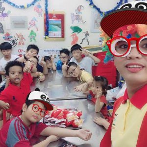 Chú hề ảo thuật sinh nhật