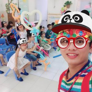 chú hề bong bóng