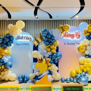 Trang trí sinh nhật chủ đề song sinh cho 2 bé