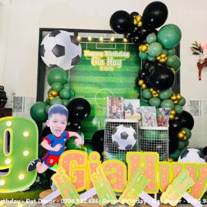 làm sinh nhật cho bé chủ đề đá banh