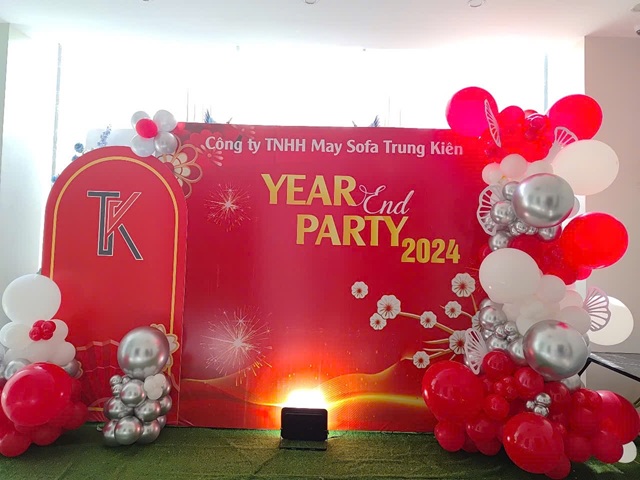 Trang trí tiệc công ty năm 2025