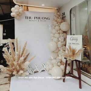 Trang trí bóng bay khai trương shop quần áo đẹp mắt và nổi bật