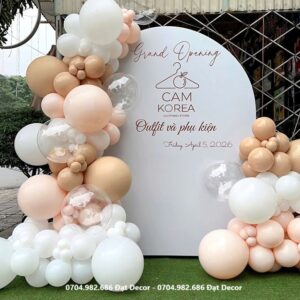 Decor khai trương shop quần áo giá rẻ nhưng vẫn đẹp và ấn tượng