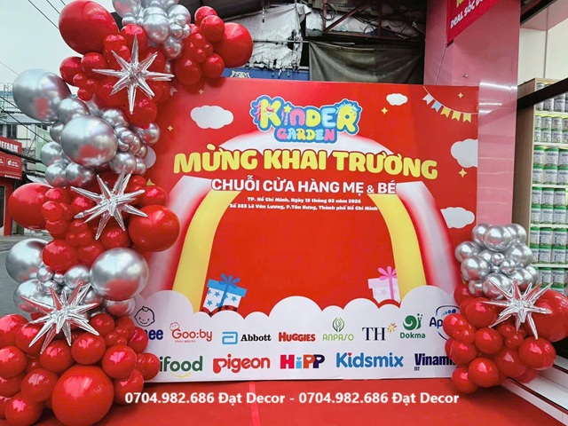 Setup trang trí khai trương shop quần áo nữ phong cách nhẹ nhàng